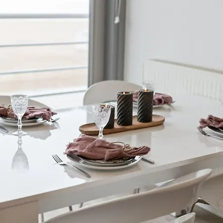 Huswell - With Frontal Sea View In Appartement