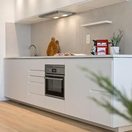 Huswell - With Frontal Sea View In Апартаменты